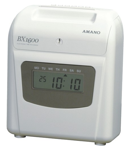 Amano BX-1600 digitale klok, zwart met witte cijfers, toont tijd op een helder display.